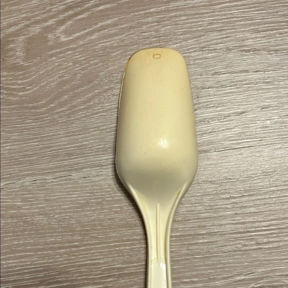 King Kraft Vintage Cream Plastic Serving Spoon